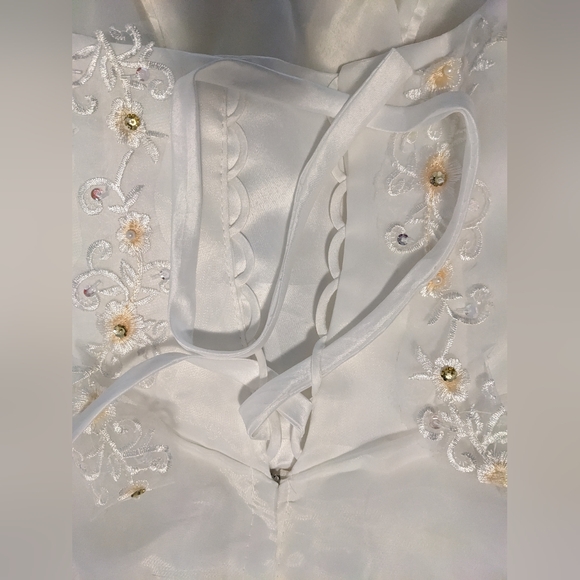 Wedding dress - Picture 7 of 9